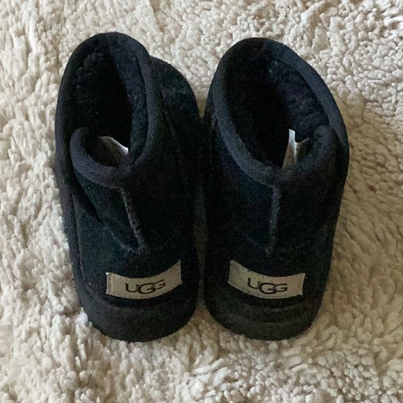 UGG Jona Toddler Black Suede Booties - Picture 4 of 6